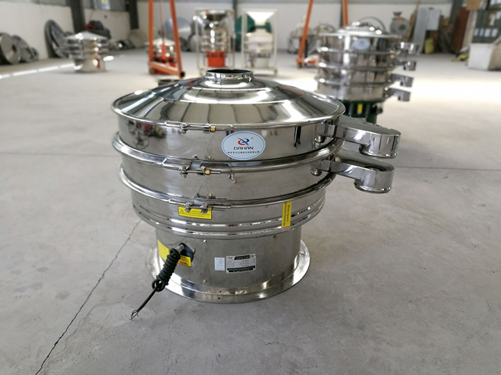 全不銹鋼振動(dòng)篩整機(jī)采用不銹鋼拋光而成，干凈衛(wèi)生，可避免原料被污染